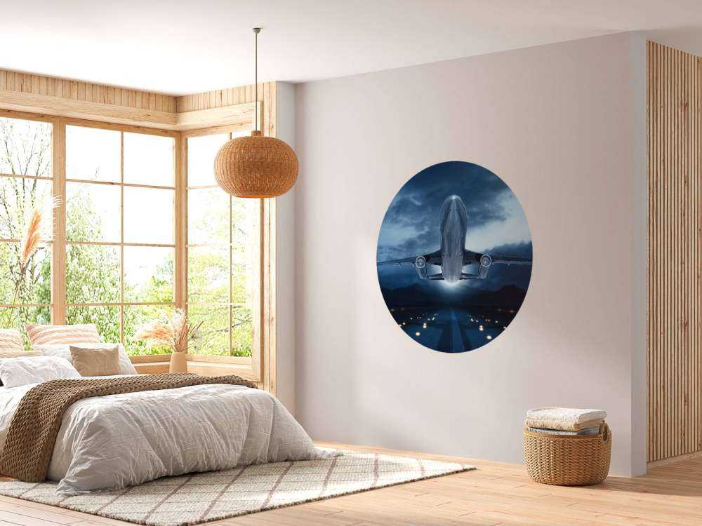 Wznoszący się samolot z ciemnym niebem