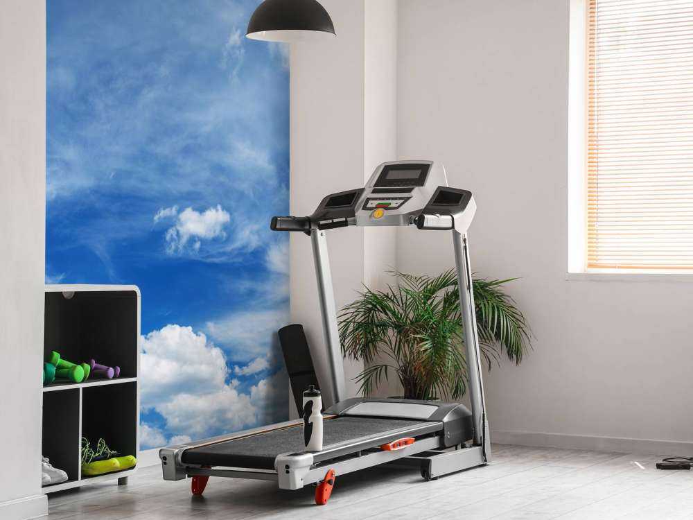 Błękitne niebo z chmurami