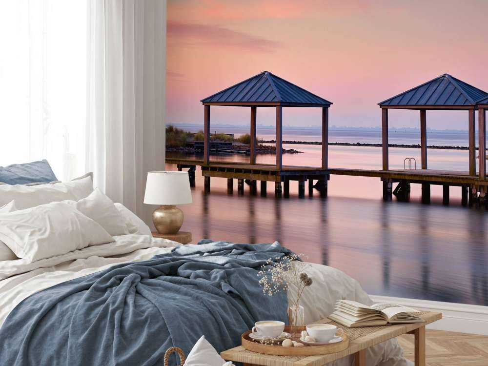 Molo do pływania o wschodzie słońca