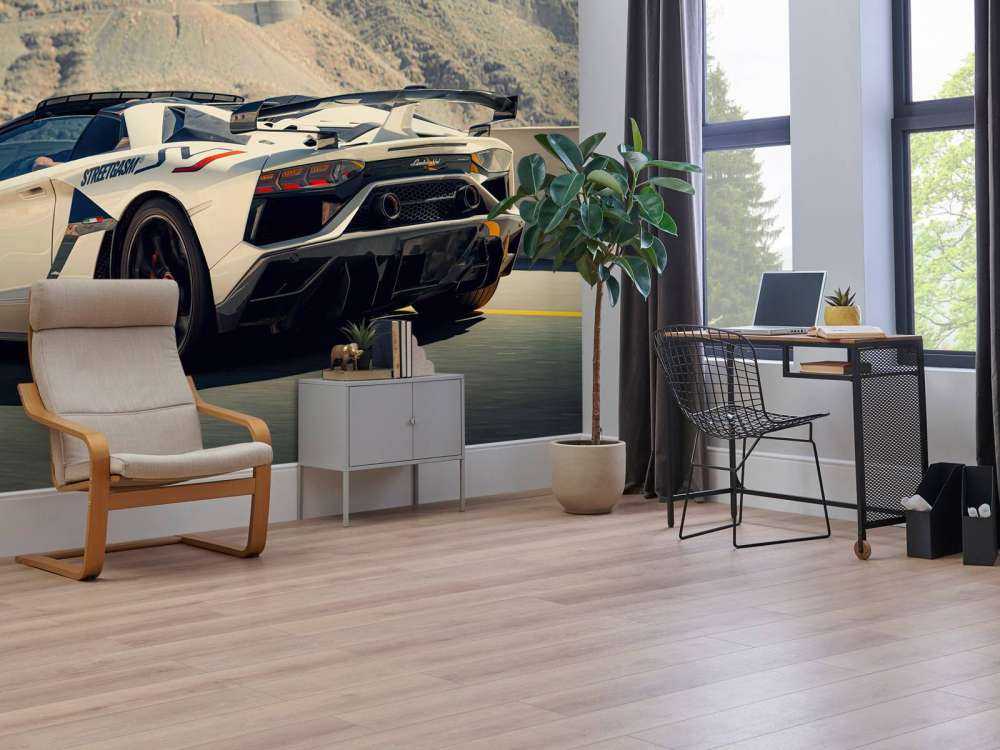 Superauto na górskiej przełęczy