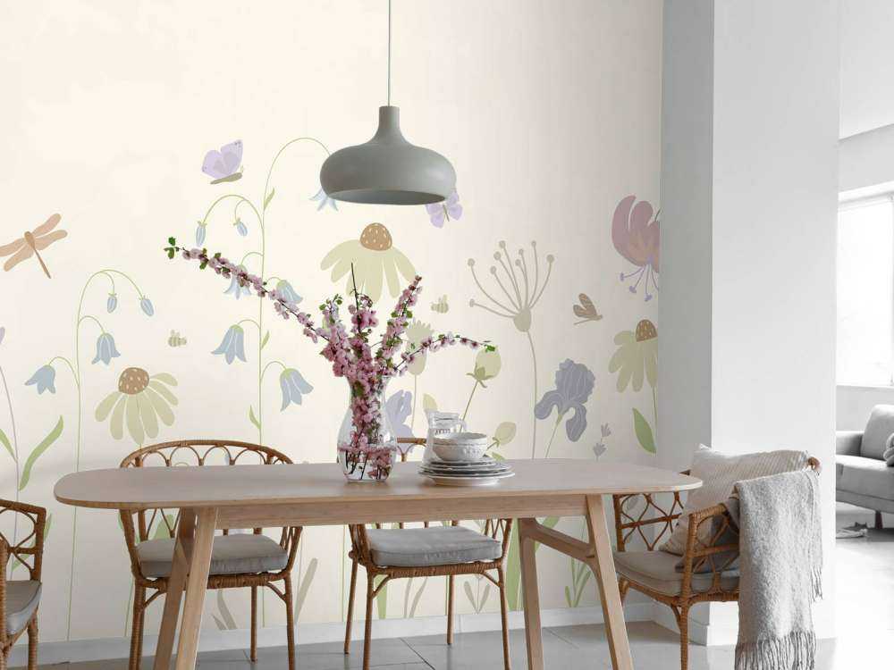 Wysokie pole kwiatowe z motylami beżowy, stary róż, zielony i liliowy