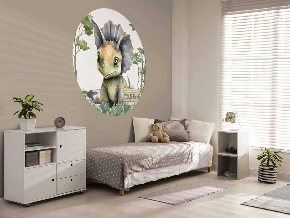 Młody triceratops w dżungli