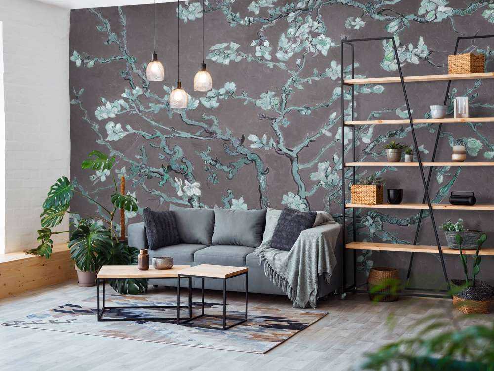 Kwiat migdałowca z niebieskim odcieniem