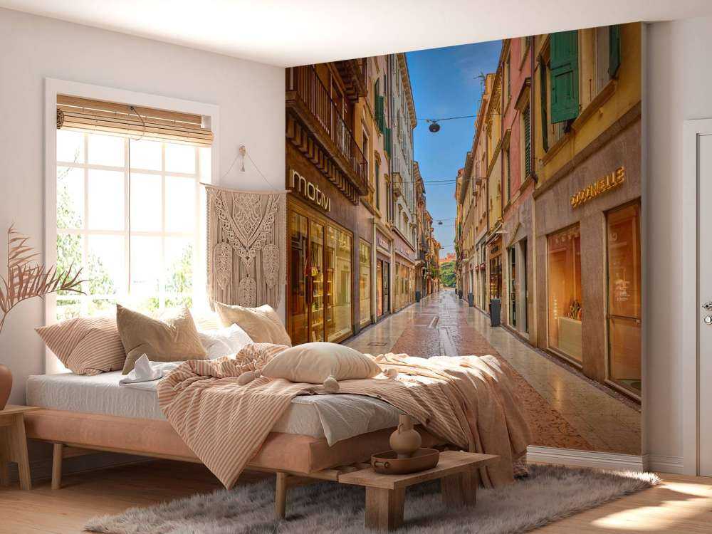 Ulica handlowa wczesnym rankiem