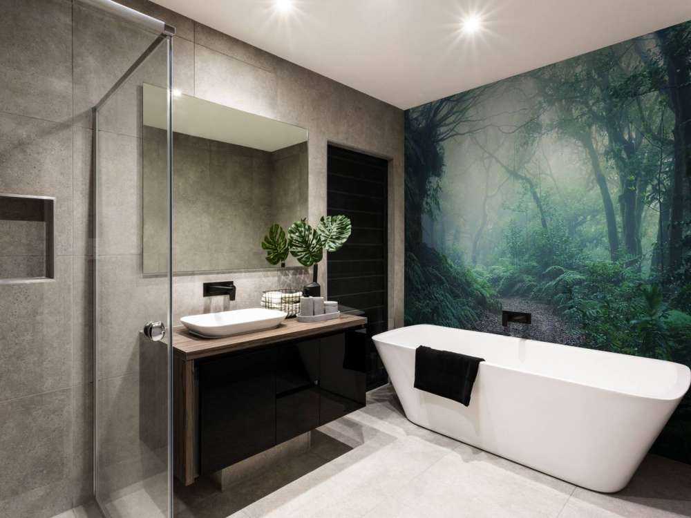 Zielony, mglisty las