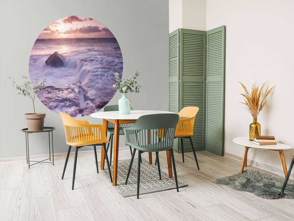 Dzikie morze o zachodzie słońca