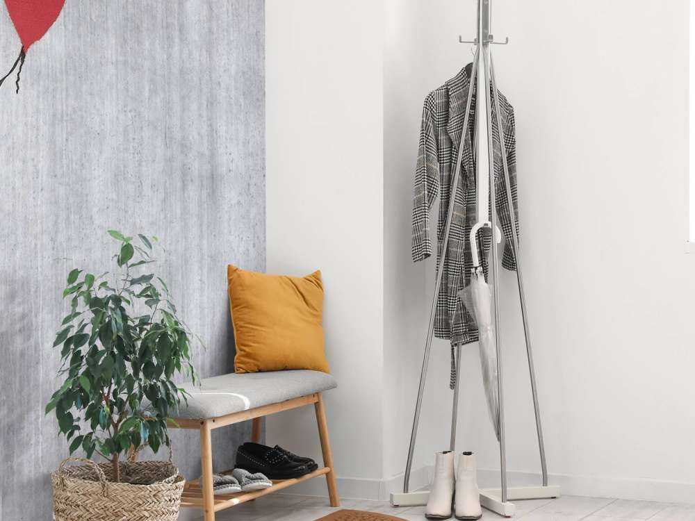 Banksy - Balloon girl, grey concrete