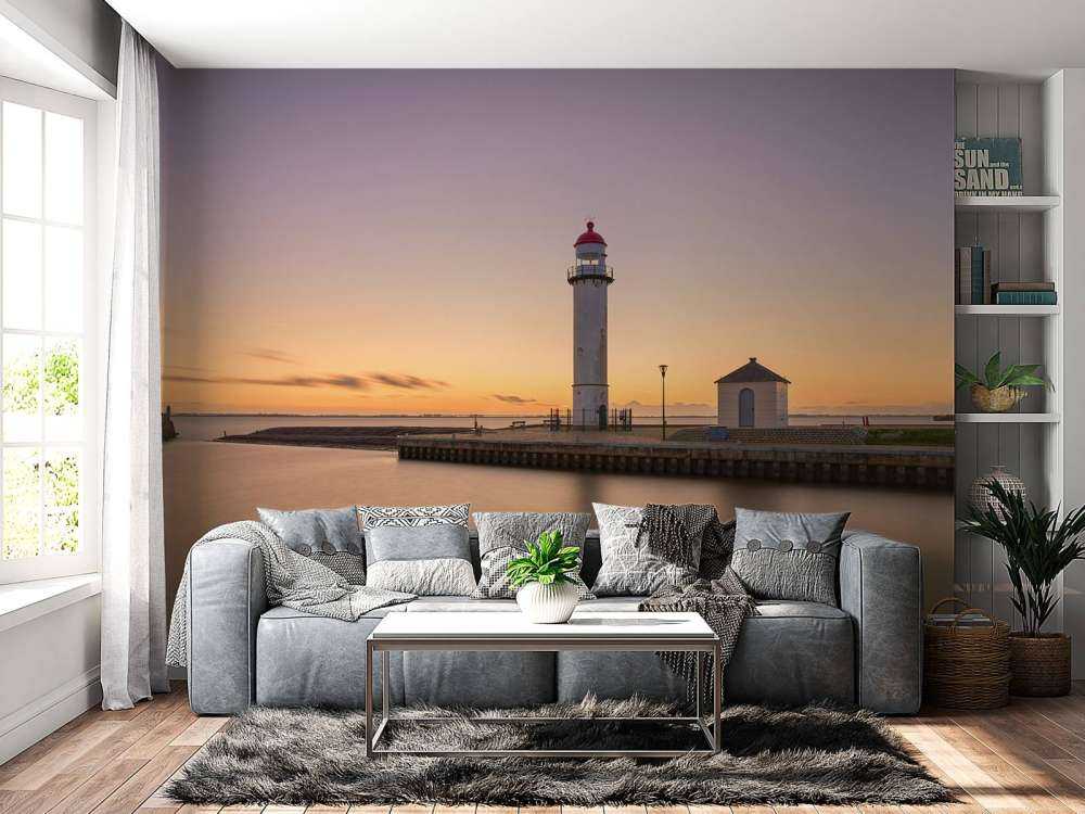 Latarnia morska o zachodzie słońca