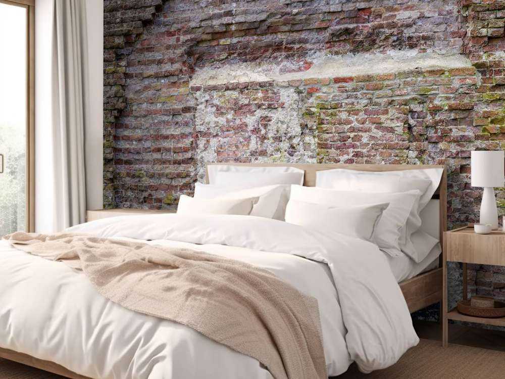 Stara, skruszona ściana