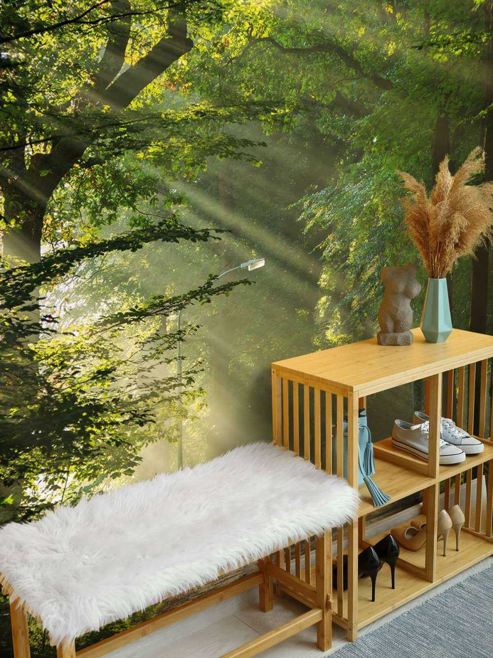 Promienie słońca przez drzewa