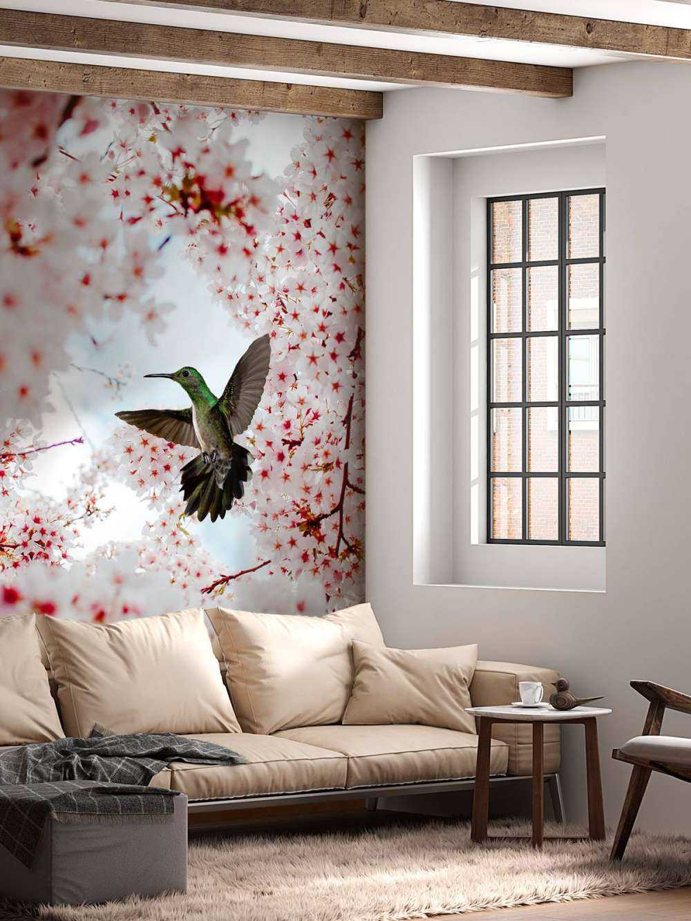 Koliber między kwiatami