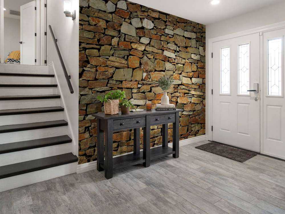 Ściana z nierównymi cegłami