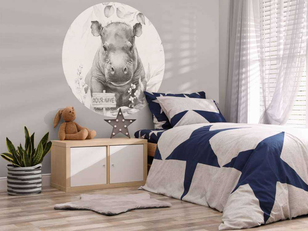 Mały hipopotam w beżowej dżungli