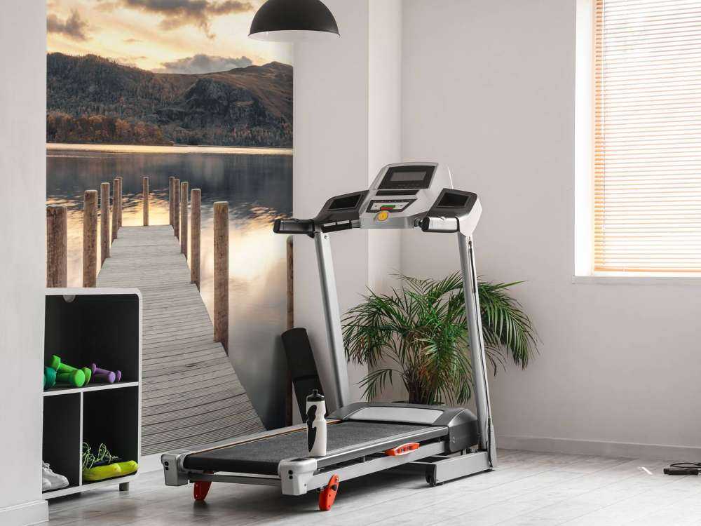 Drewniane molo nad jeziorem