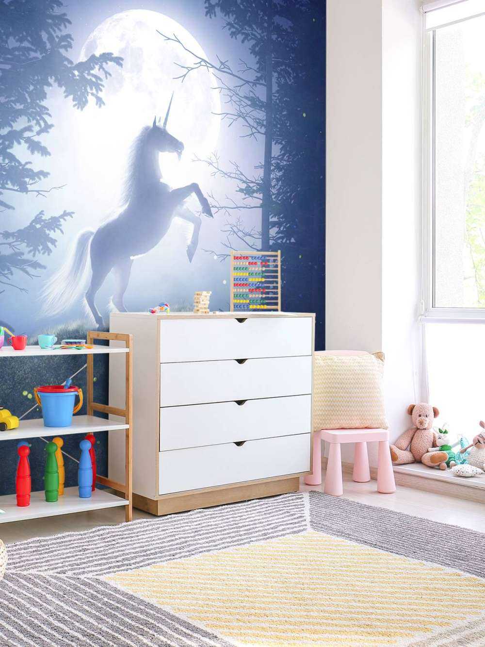 Jednorożec przy pełni księżyca