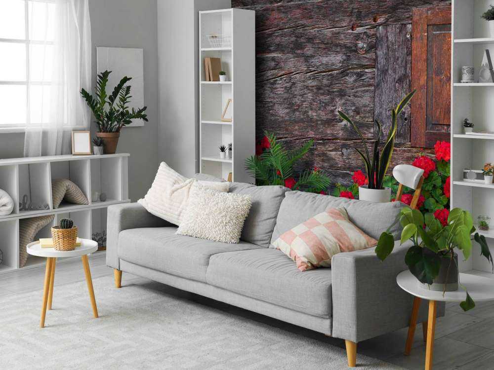 Stare drewno z kwiatami