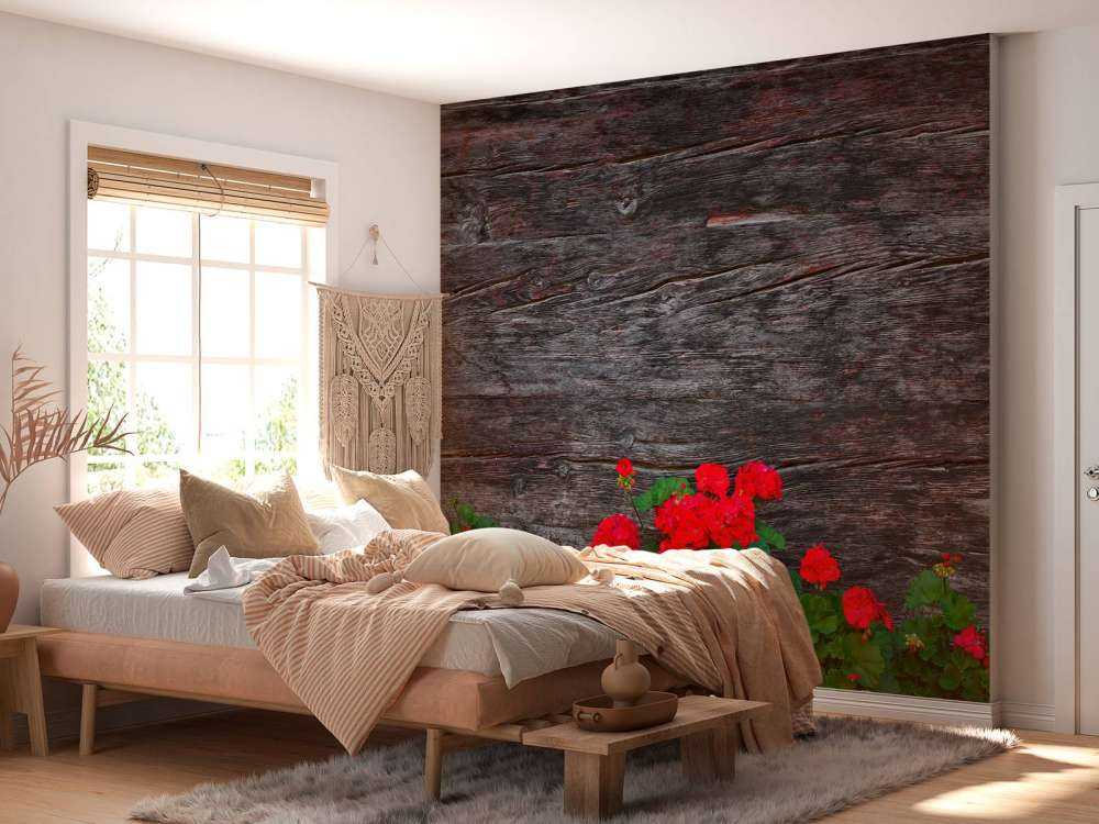 Drewno zwietrzałe z kwiatami