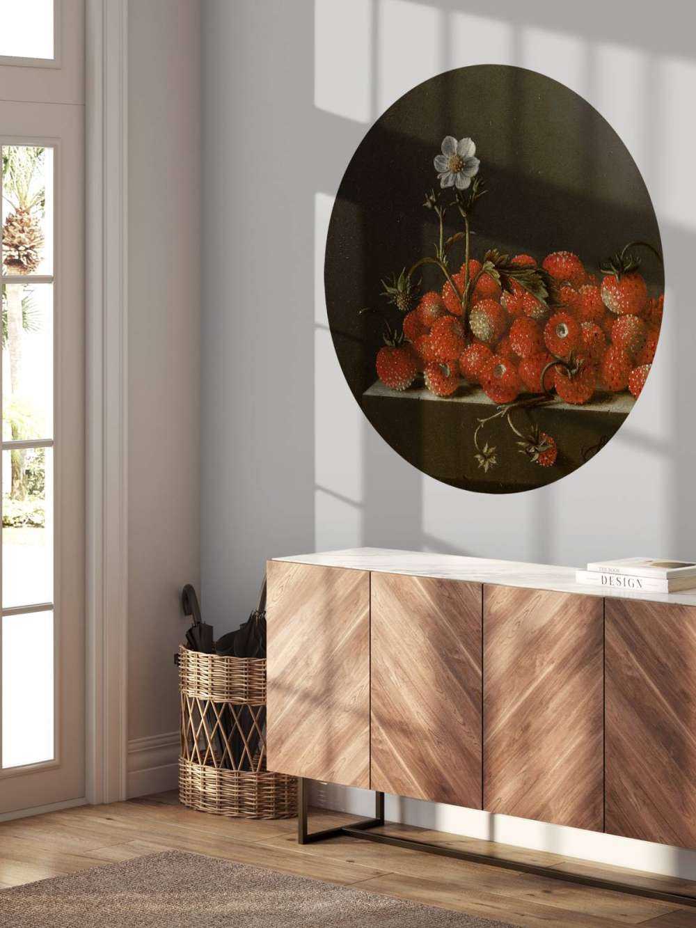 Martwa natura z leśnymi truskawkami