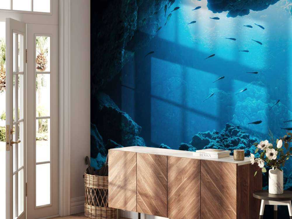 Podwodna jaskinia z rybami