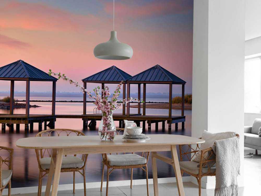 Molo do pływania o wschodzie słońca