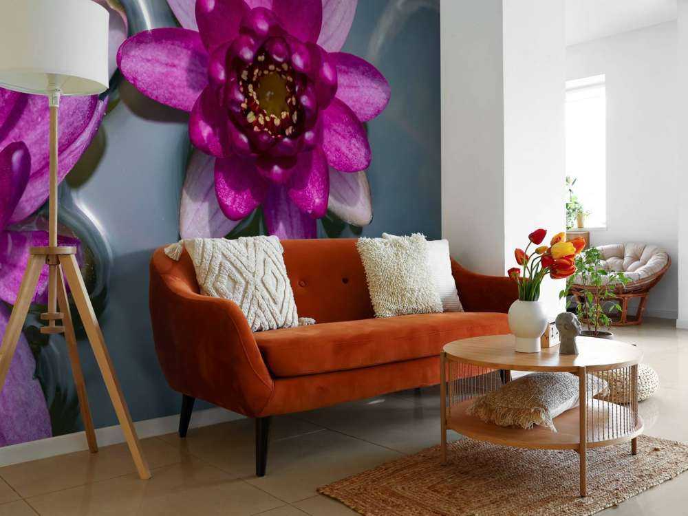 Różowy kwiat lotosu w wodzie