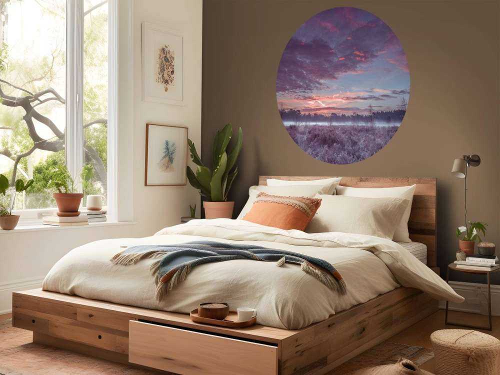 Łąka pod pochmurnym niebem