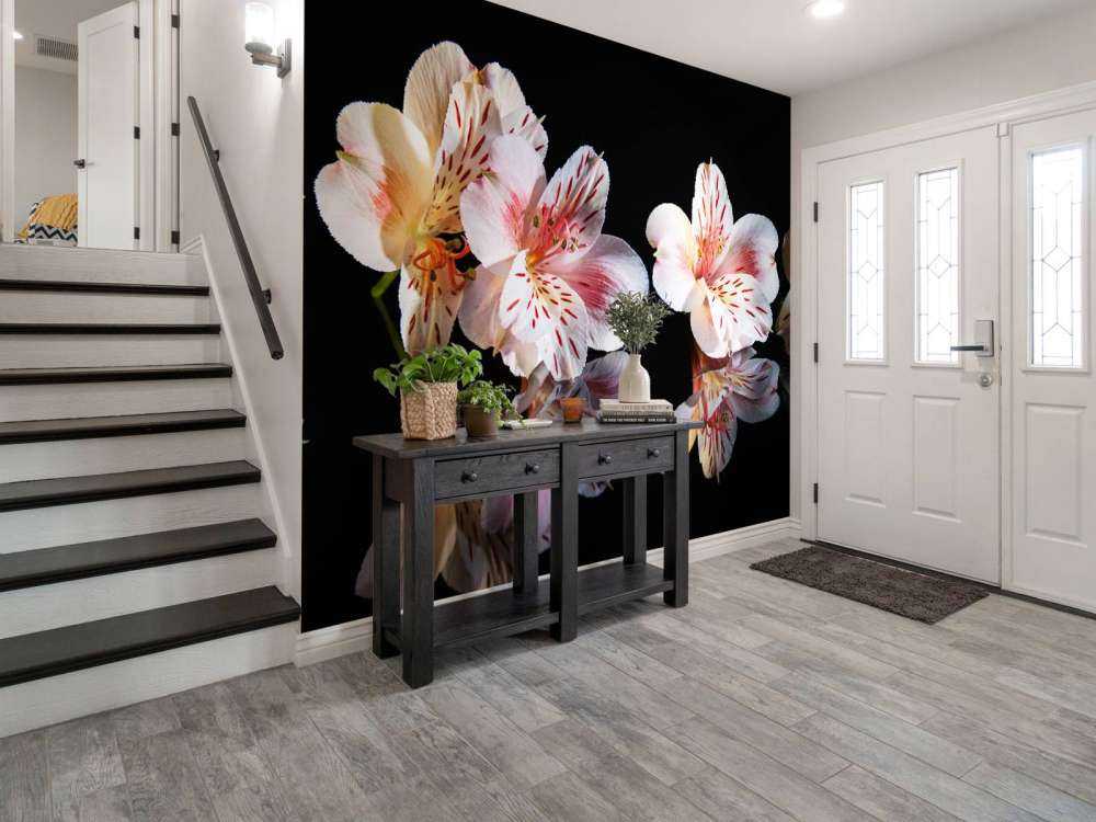 Kwiaty Alstroemerii z odbiciem