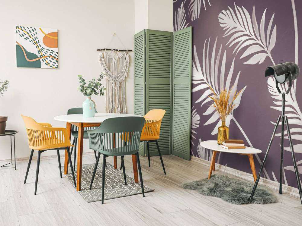 Złote Liście na Ciemnej Ziemi