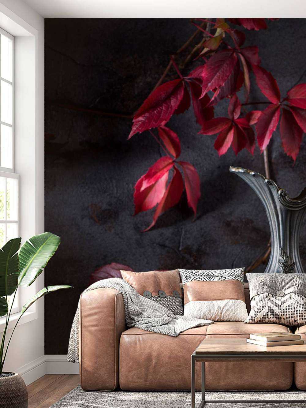 Puszka z czerwonym winem i czerwonymi owocami