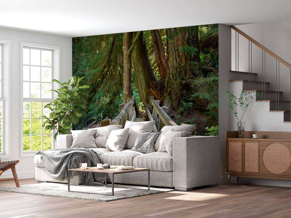 Drewniany most przez las