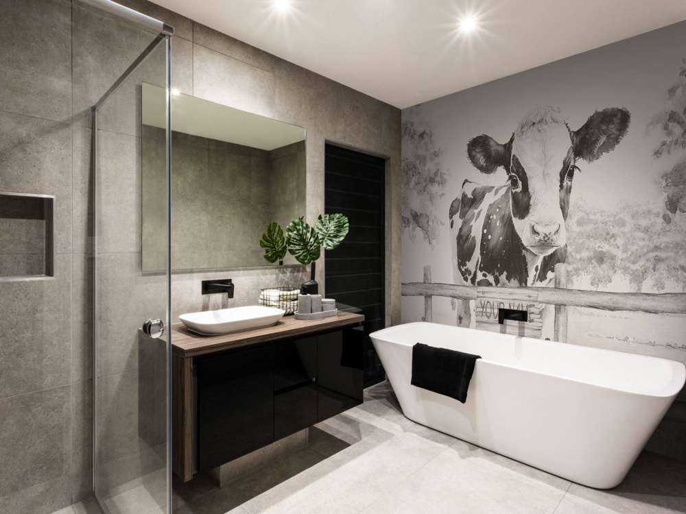 Mała krowa na łące beżowy