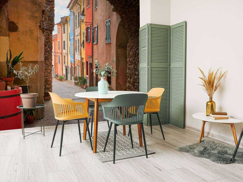 Włoska ulica z łukiem