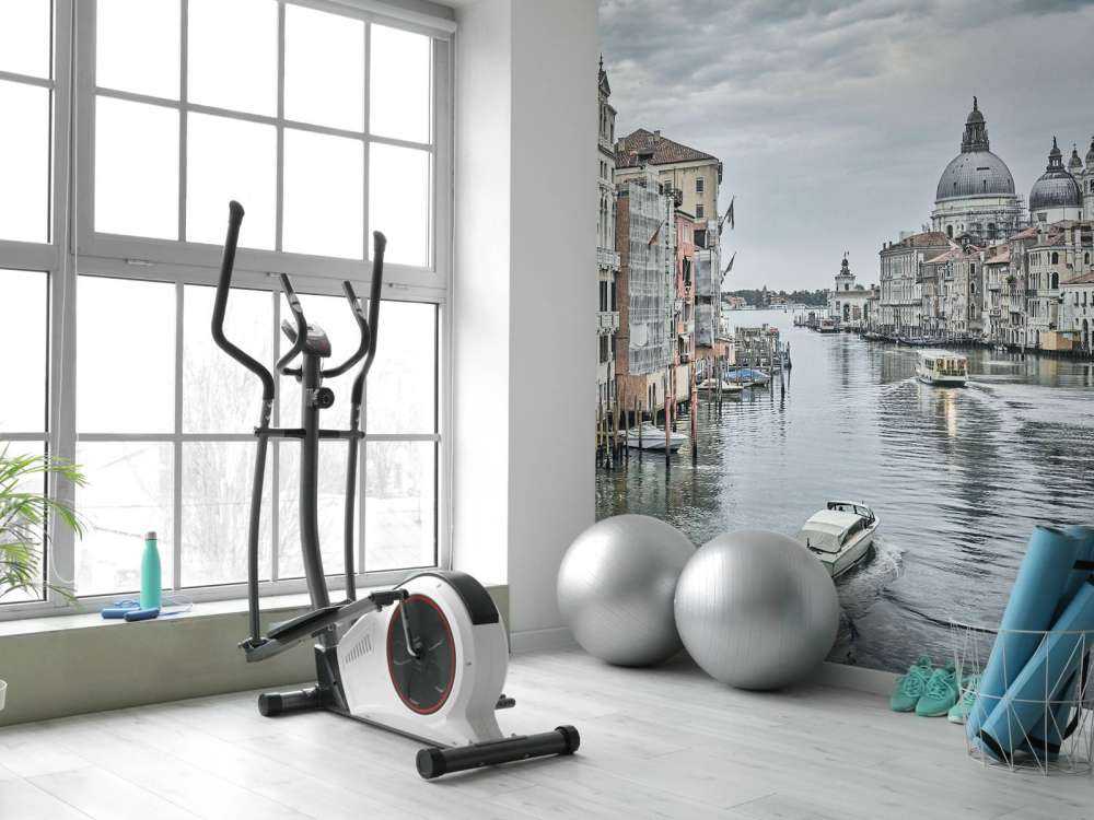 Kanał z łodziami w Wenecji