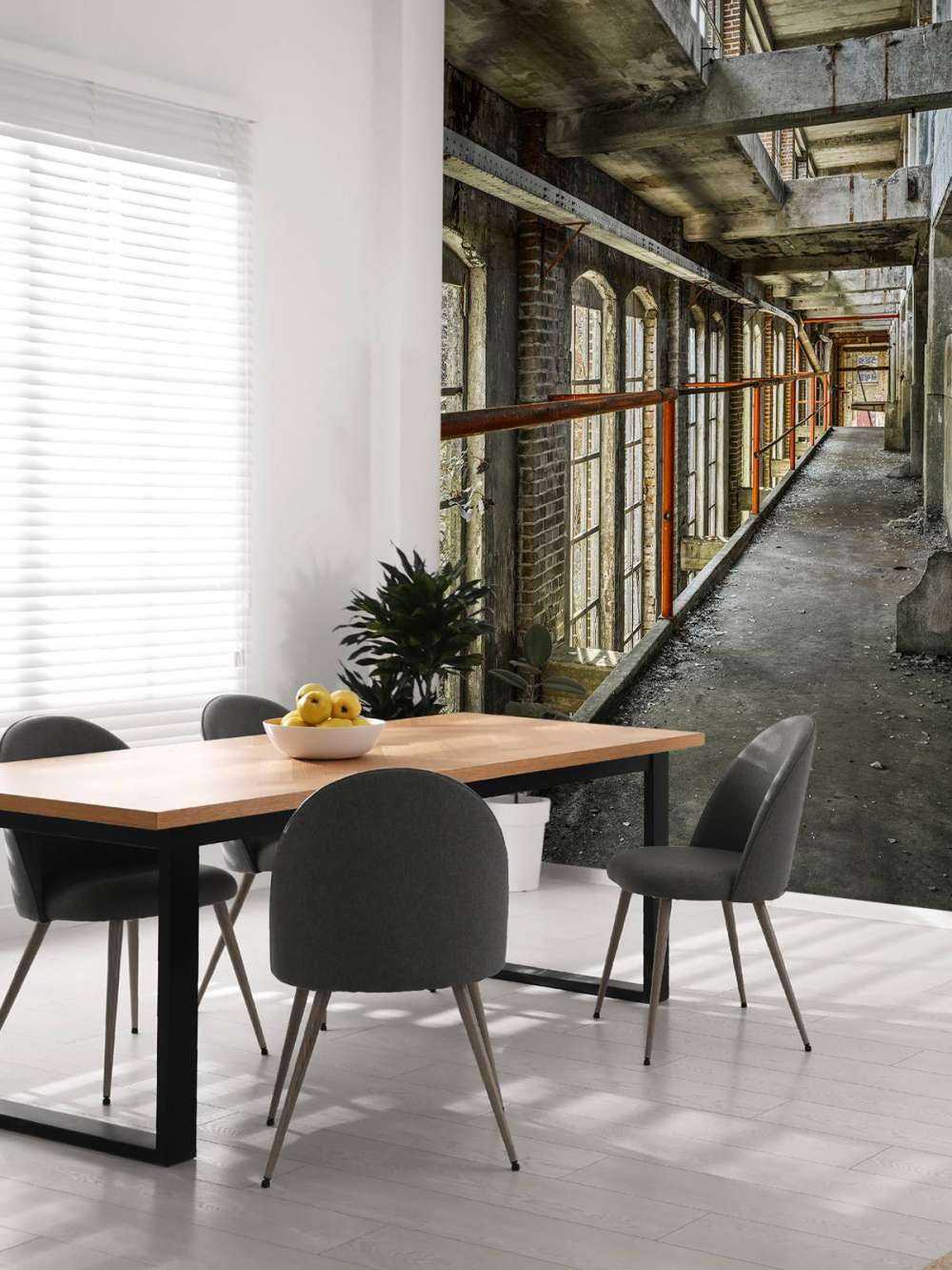 Kładka dla pieszych w opuszczonym budynku