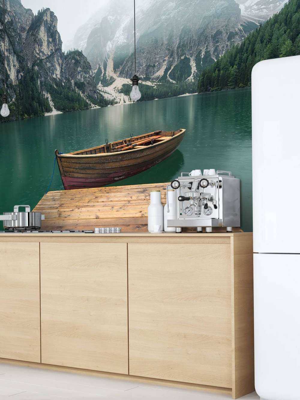 Łódka przy nabrzeżu