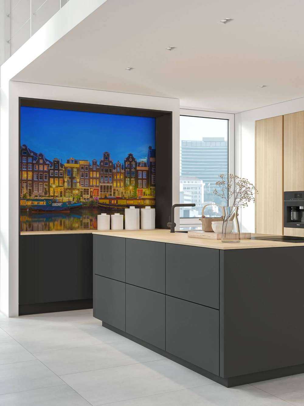 Kanał amsterdamski w nocy