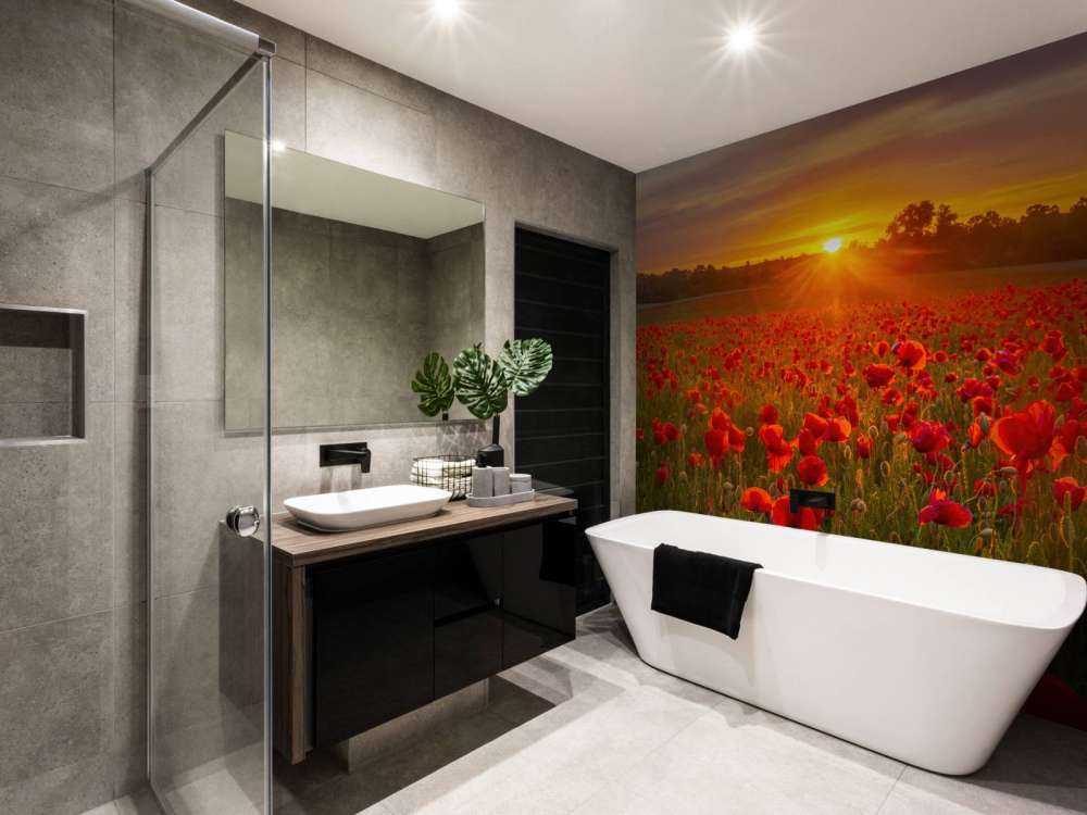 Kwitnące pole makowe