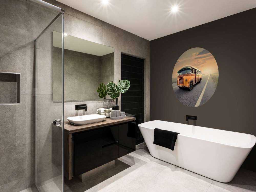 Autobus na bezludnej drodze