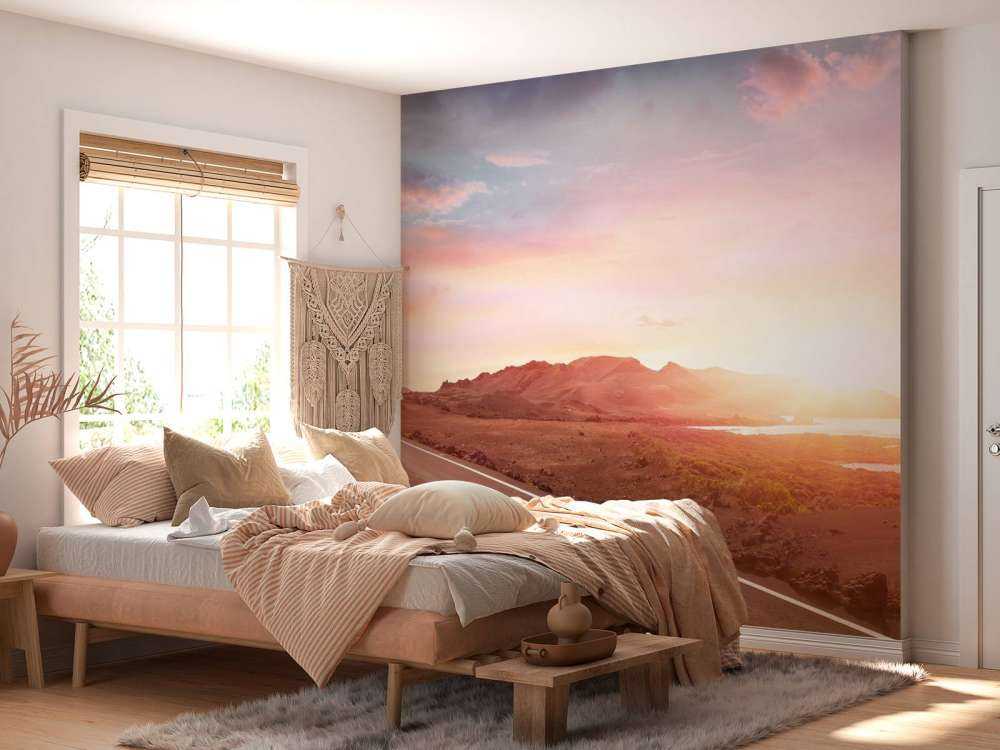 Droga wzdłuż jeziora