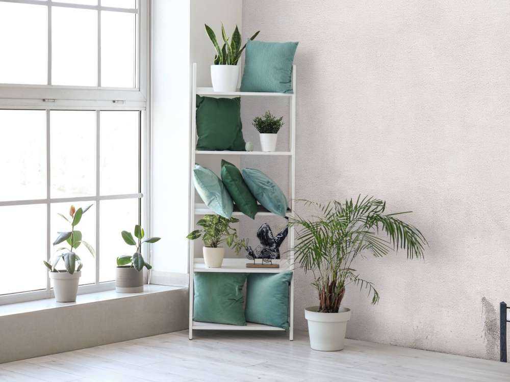 Banksy - Sling shot girl