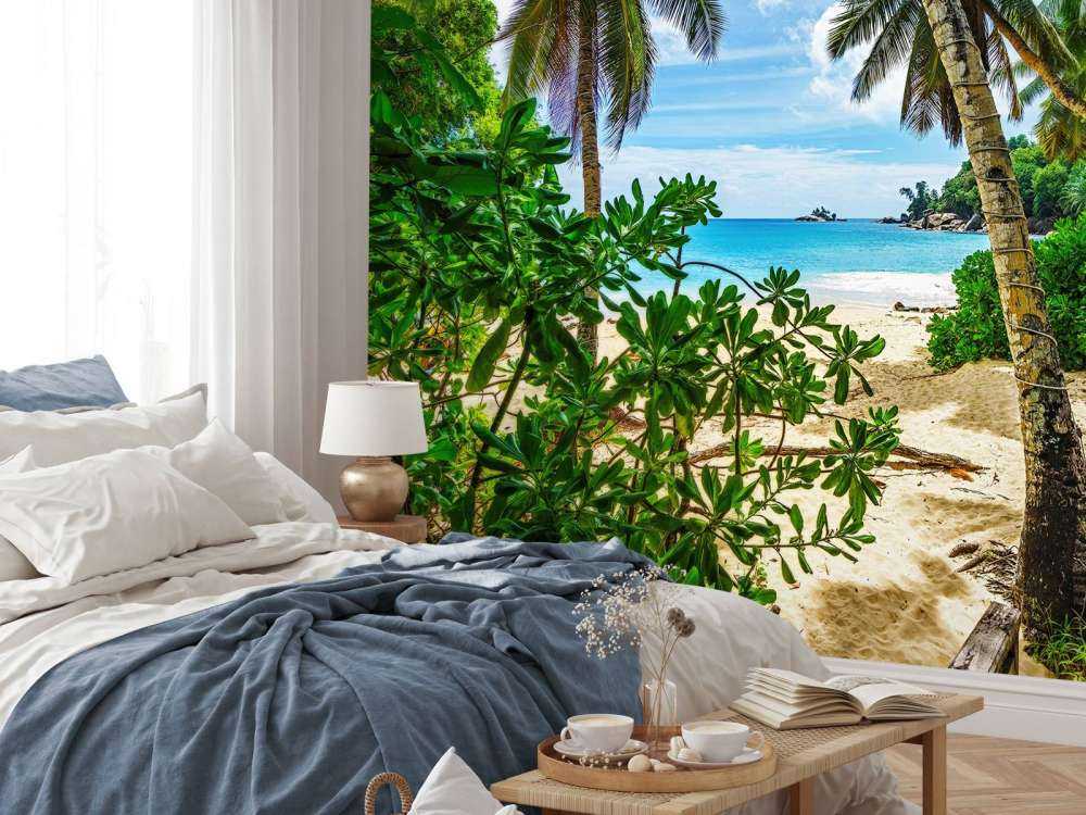 Plaża między palmami