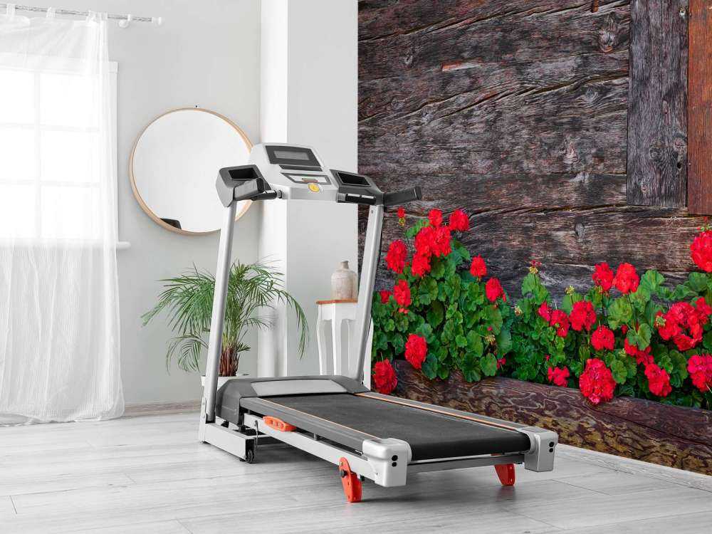 Stare drewno z kwiatami