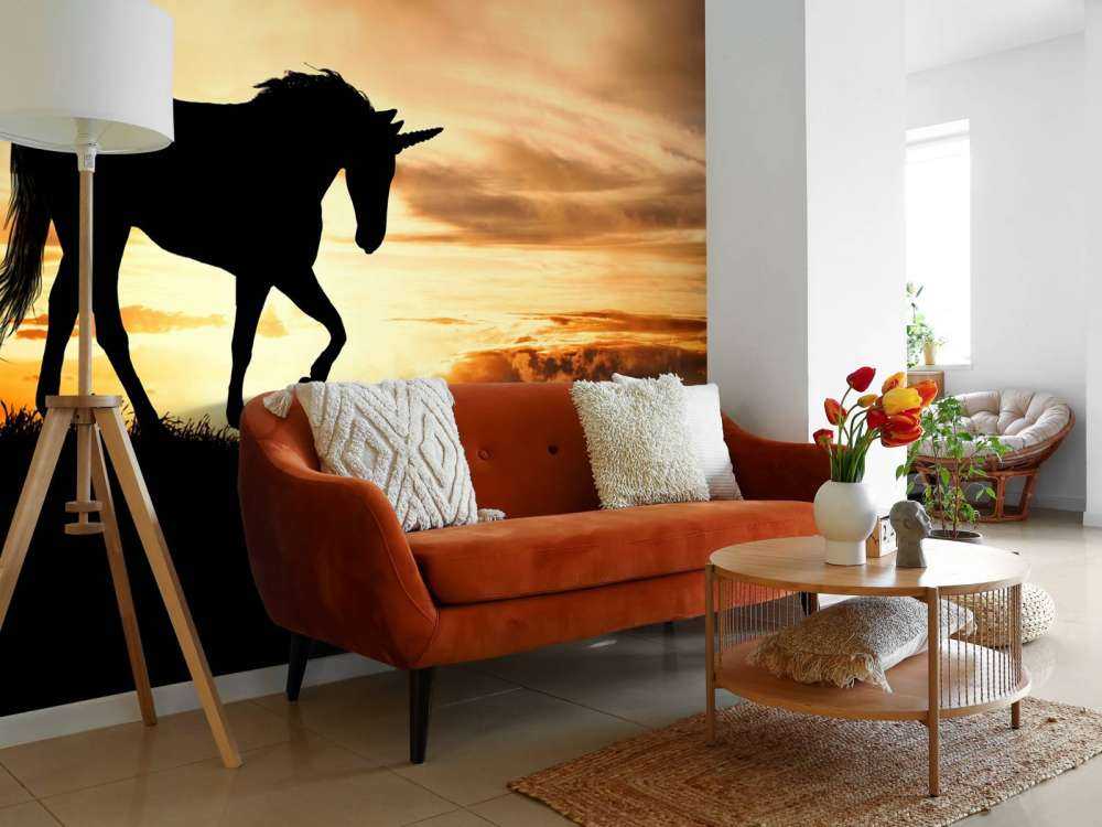 Sylwetka jednorożca przy zachodzie słońca