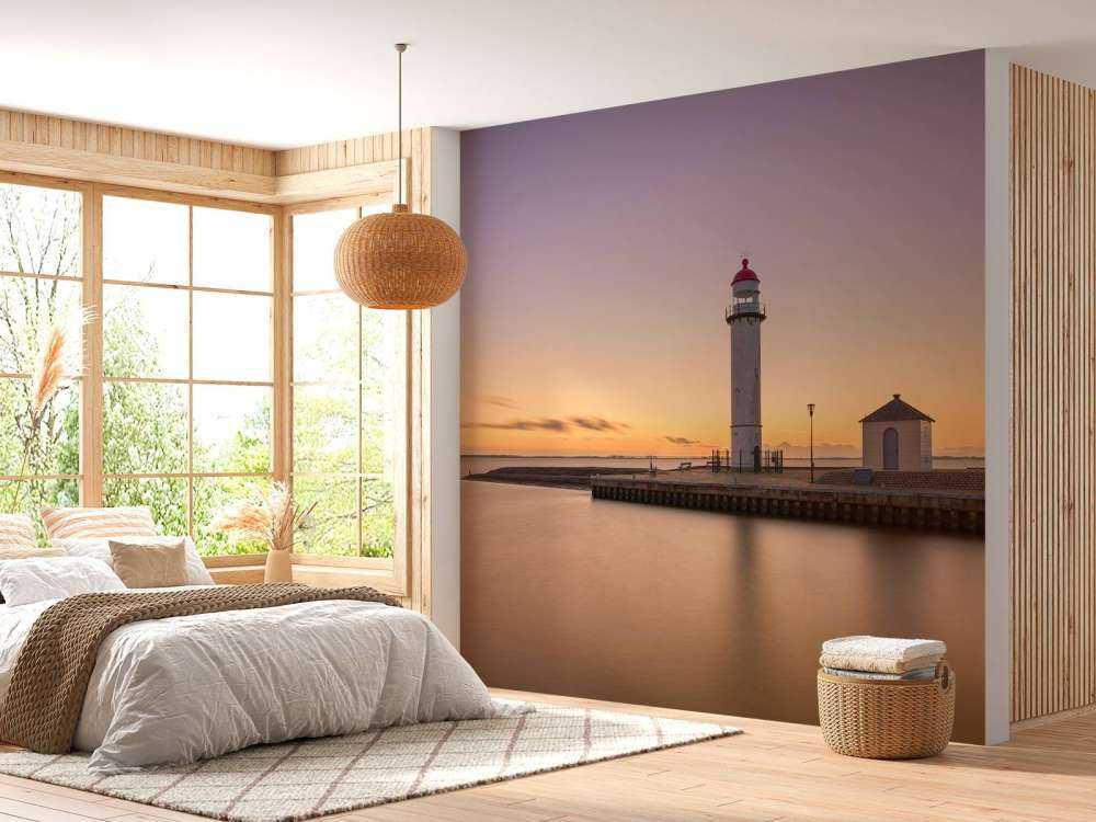 Latarnia morska o zachodzie słońca