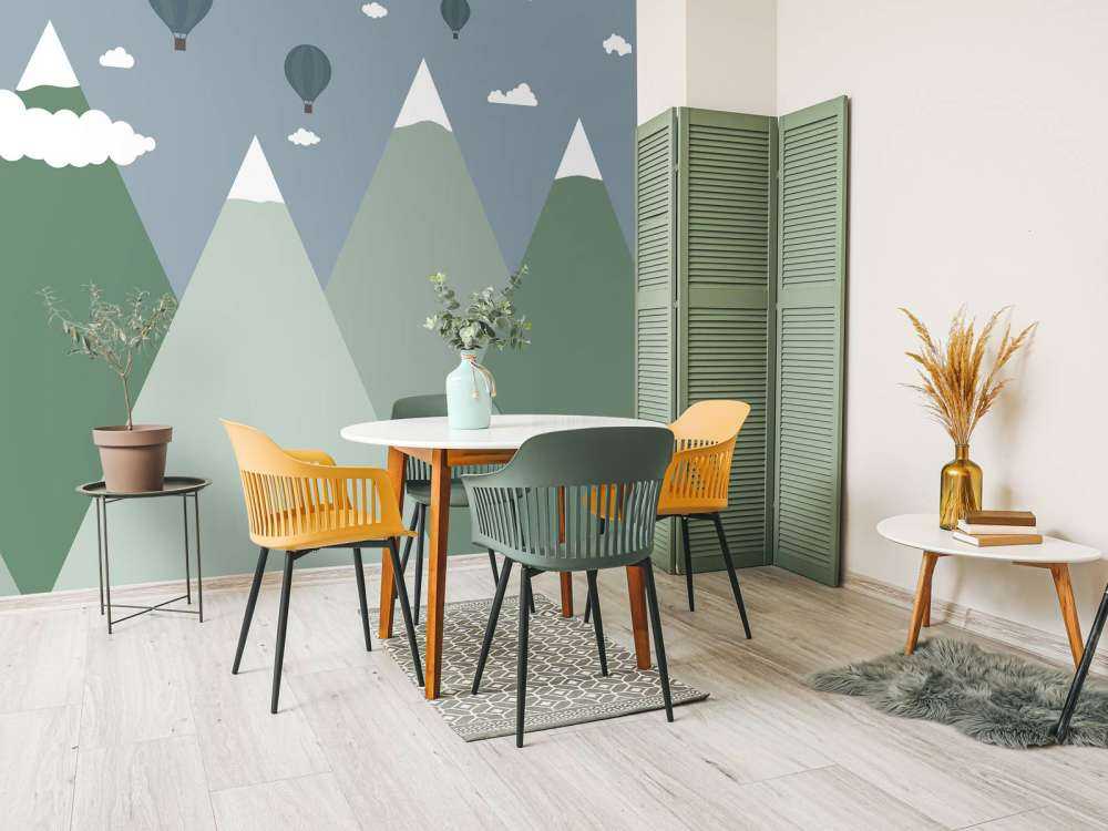 Górski krajobraz z balonami na gorące powietrze