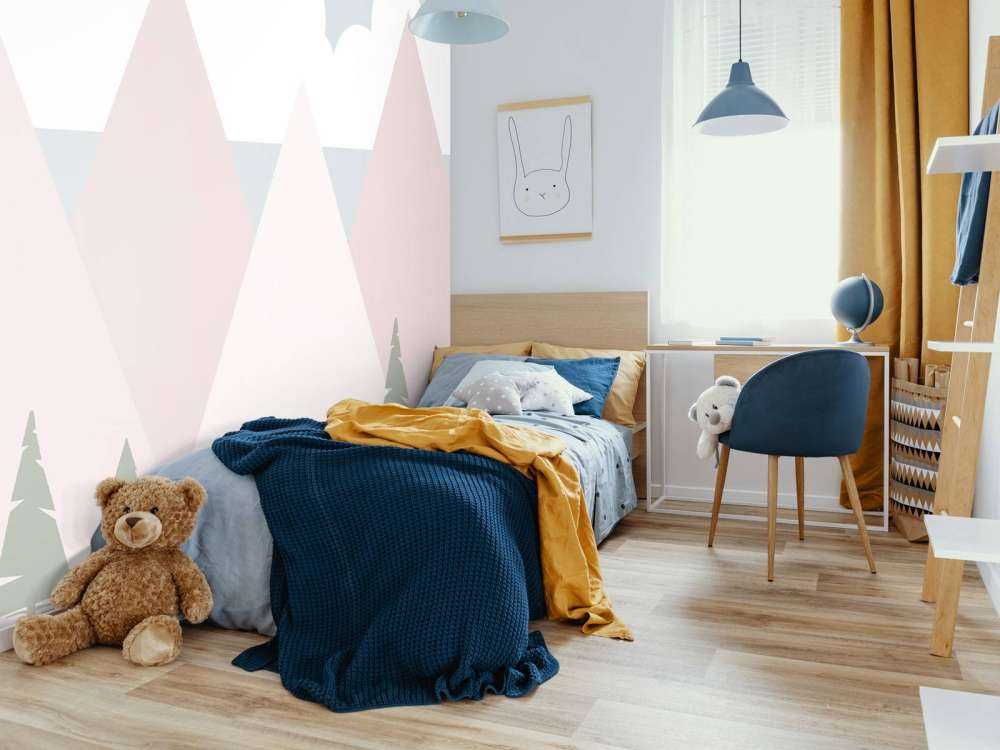 Różowe góry z sosnami