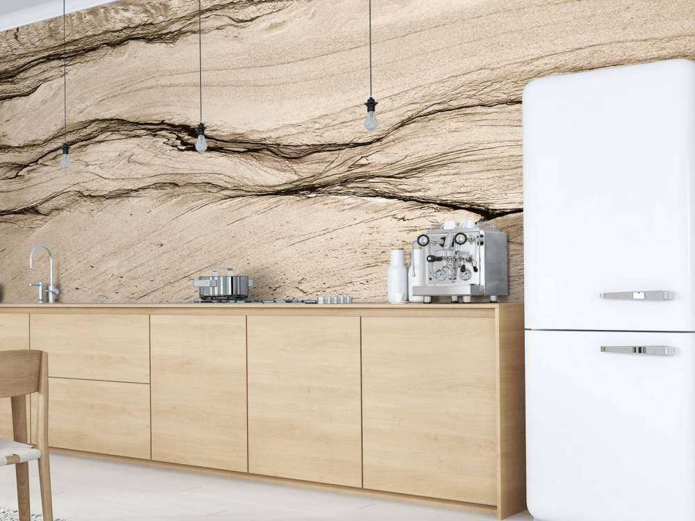 Falisty beżowy marmur