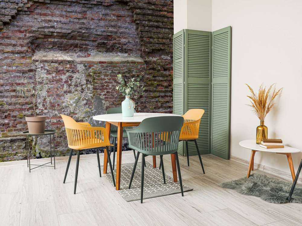 Stara, skruszona ściana