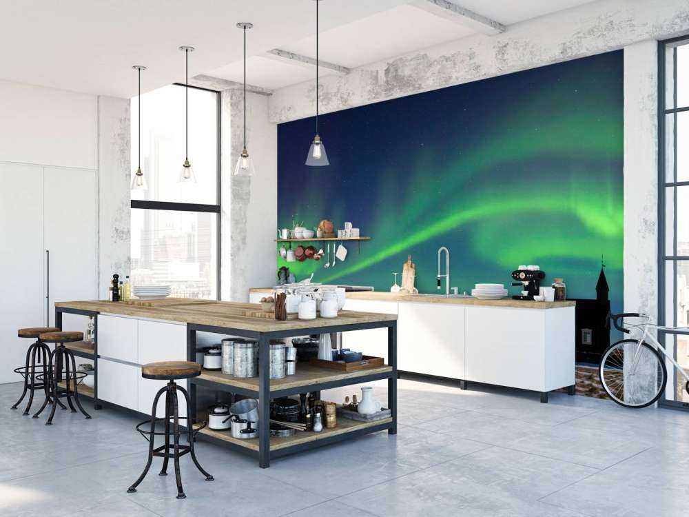 Zorze polarne nad kościołem