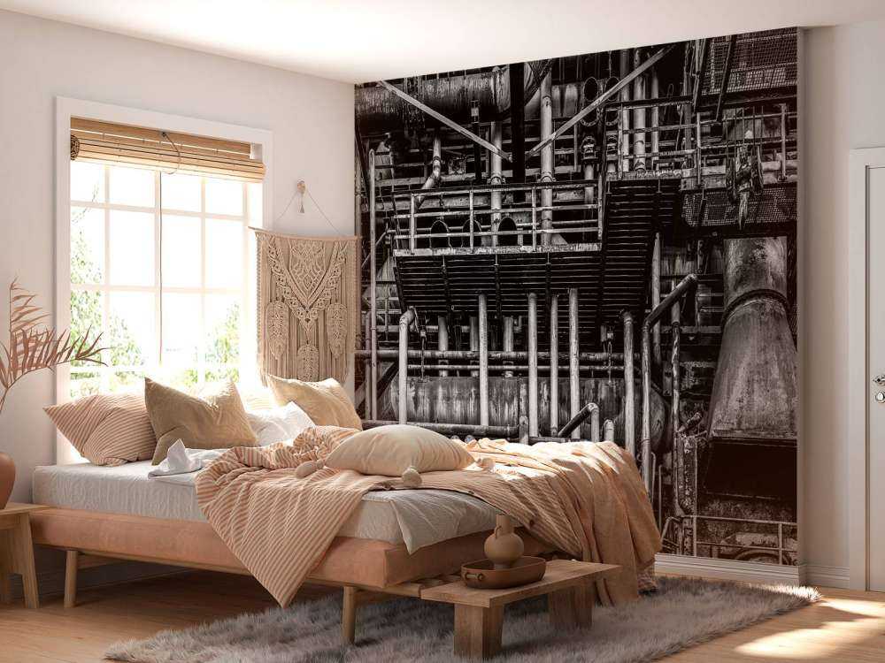 Stara fabryka przemysłowa w czerni i bieli